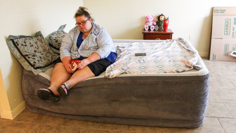 Brianne sits on bed – Bild: Discovery Communications, LLC