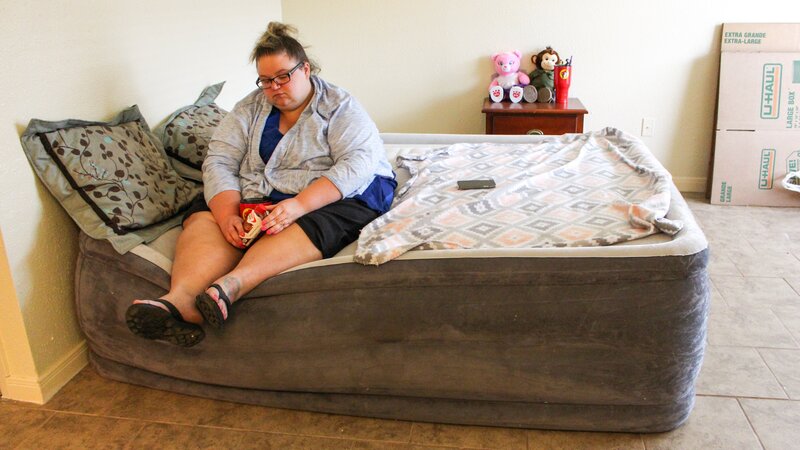 Brianne sits on bed – Bild: Discovery Communications, LLC