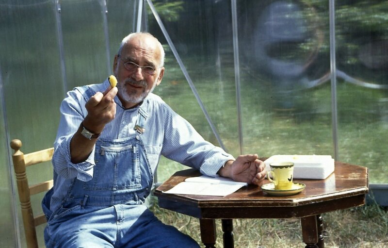 2. Peter mit seinem Nachbarn Helmut Krauss in der Bärstädter Zitadelle beim „Tanz der Vampire“. – Bild: ZDF/​Christiane Pausch