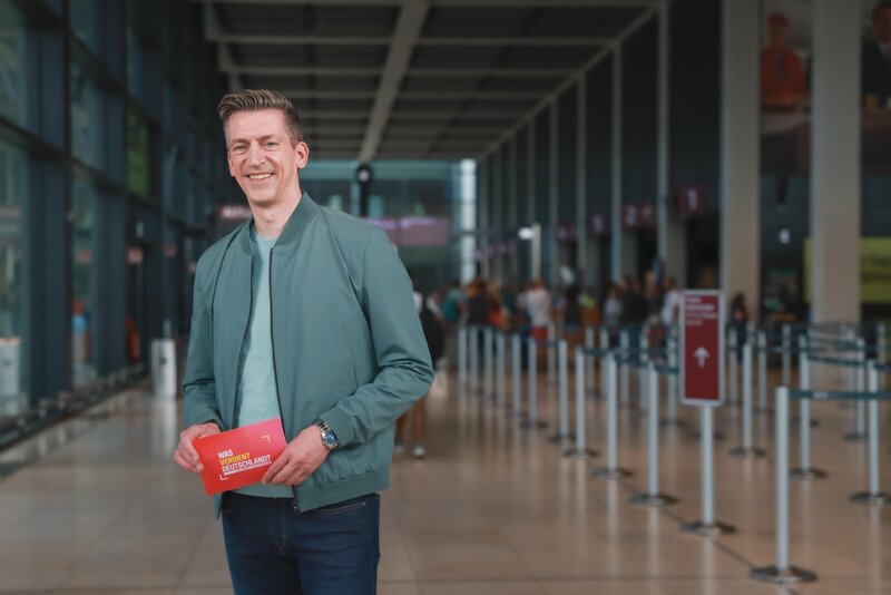 Moderator Steffen Hallaschka – Bild: RTL /​ iutv