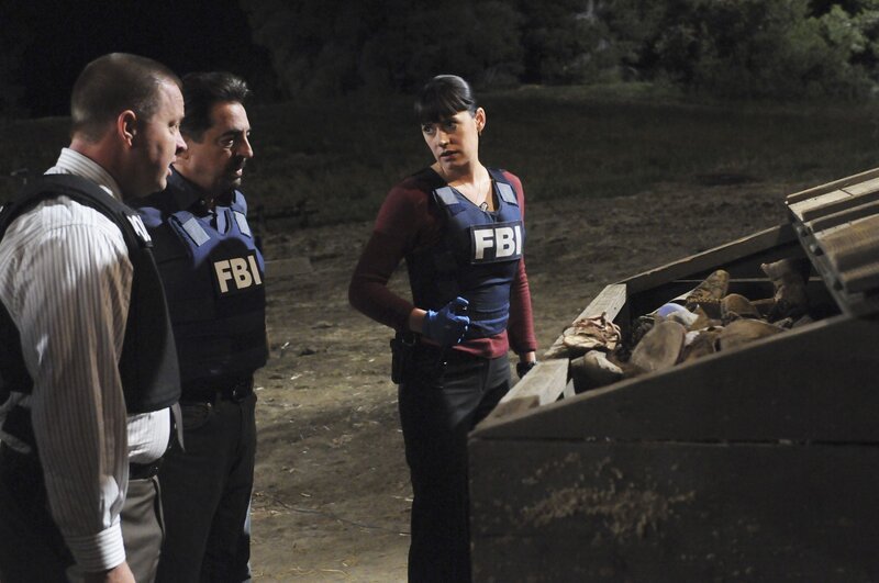 CRIMINAL MINDS – „ …And Back“ – The BAU continues its search for a serial killer who has forced the team into Canada to catch him and has placed a team members life in danger. JOHN LACY, JOE MANTEGNA, PAGET BREWSTER – Bild: ABC Studios