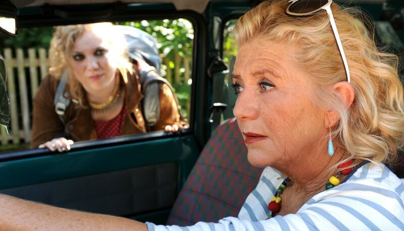 Noch eine Vater-Tochter-Angelegenheit: Lydia Canetti (Julia Jendroßek) bittet Fanny (Jutta Speidel, re.) um Hilfe. – Bild: ARD Degeto/​Barbara Bauriedl