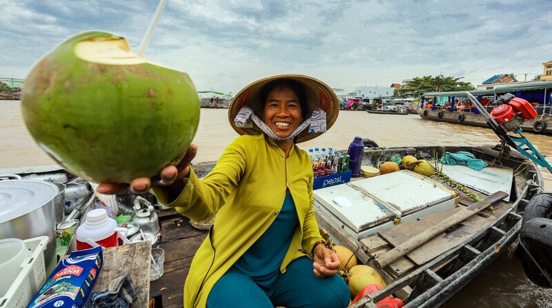 Tante Emma – Laden auf dem Wasser: die schwimmenden Märkte von Can Tho im Süden Vietnams. – Bild: NDR/​Philipp Abresch