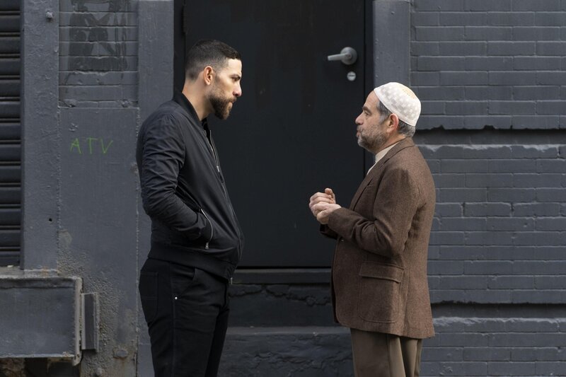 FBI SA Omar Adom ‚OA‘ Zidan (Zeeko Zaki, l.); Imam (Leonid Citer, r.) – Bild: David M. Russell