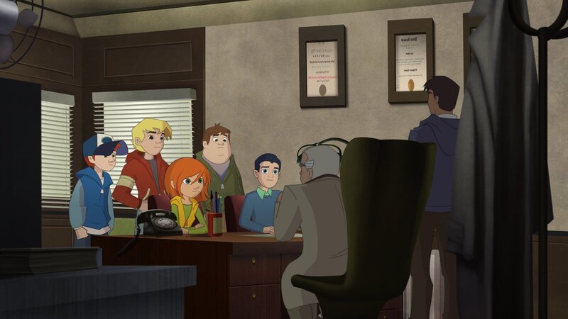 Der Vater von Ben soll angeblich Kunstgegenstände geklaut haben. Doch die Kinder haben einen anderen Verdacht, den sie den Kommissaren in der Polizeistation mitteilen. Doch die beiden Polizisten wollen davon nichts wissen. – Bild: ZDF und Edebé Audiovisual, B-Water