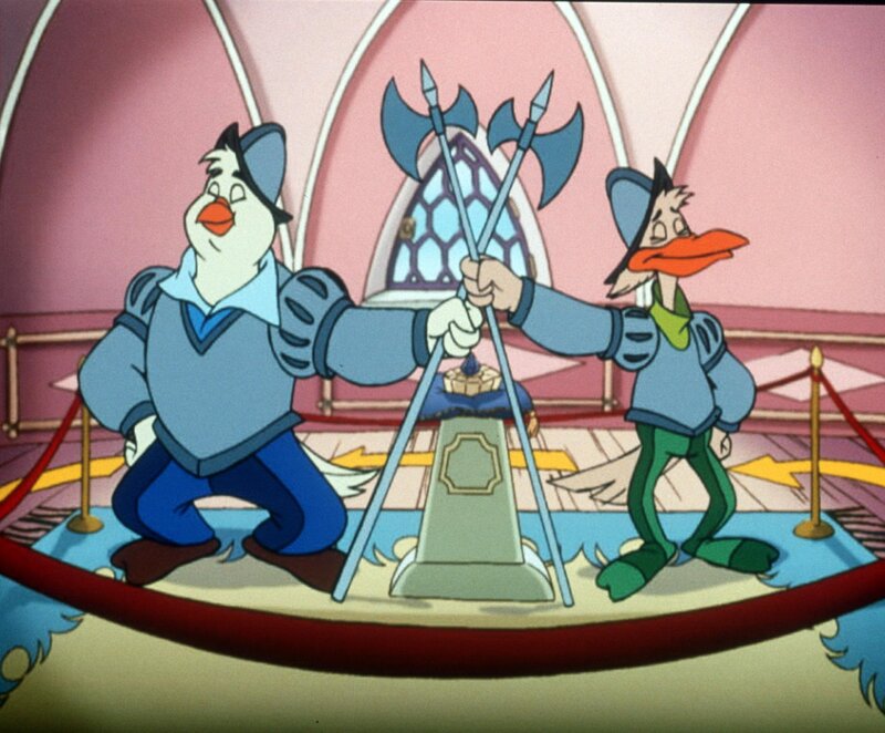 „Die Jagd nach dem Kju Wang“, „Ardelia als Geschäftsfrau.“ Das alljährliche Frühlingsfest steht vor der Tür und Ardelia ist schon ganz aus dem Häuschen vor Freude. Cirillo hat aber andere Pläne: Er will, dass Venedig dieses Jahr auf das Fest verzichtet, da die Stadt kein Geld mehr hat. Die Rechnung hat der Herzog ohne seine Schwester gemacht, die auf das unbedingte Abhalten des Festes besteht. Kurzerhand entwickelt sie eine clevere Geschäftsidee, um die Kasse der Stadt aufzubessern. Sie verwandelt den gesamten Palast in ein Museum, holt viel Publikum ins Haus und verlangt saftige Eintrittsgelder. Sie setzt eine Anzeige in die Zeitung, dass sie einen Museumsführer sucht. Yagor bewirbt sich für diese Stelle, gibt es doch keine einfachere Methode, um an den Kju Wang heranzukommen. – Bild: ORF