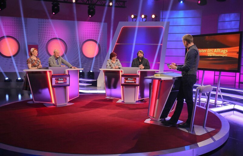 v.li.: Enie van de Meiklokjes, Bodo Bach, Alice Hoffmann, Antoine Monot Jr. und Florian Weber. – Bild: SWR/​Peter A. Schmidt