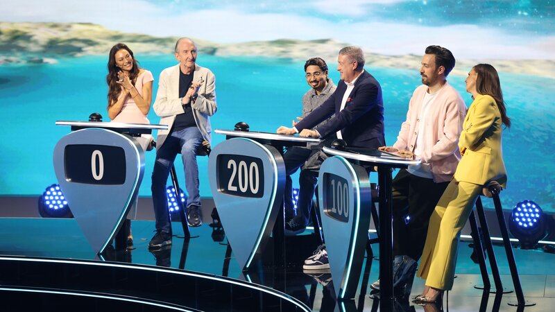 V.l.: Lilly Becker, Mike Krüger, Toni Bauer, Joachim Llambi, Jan Köppen und Laura Wontorra – Bild: RTL /​ Ralf Jürgens