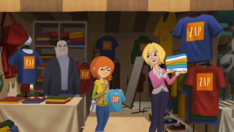 Steffi und Kalles Schwester Nicole treffen sich zufällig auf einem Flohmarkt an einem Stand mit ihren Lieblingsklamotten. Zunächst freuen sie sich, dass die Modemarke hier so preiswert ist, doch dann bekommen sie Zweifel … – Bild: ZDF/​Edebé Audiovisual, B-Water