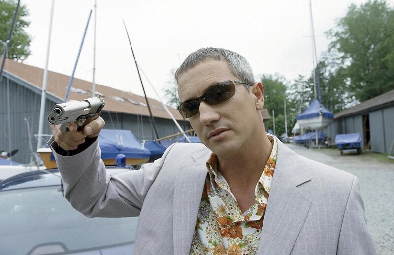 Rosenheim-Cop Ulrich Satori kennt kein Pardon (Markus Böker). – Bild: ORF/​Christian A. Rieger