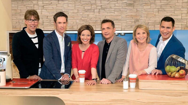 WESTDEUTSCHER RUNDFUNK KÖLN ARD-Morgenmagazin Moderatoren des ARD-Morgenmagazin: v.l.n.r. Peter Großmann, Sven Lorig, Anna Planken, Donald Bäcker, Susan Link und Till Nassif. – Bild: WDR/​Herby Sachs /​ WDR/​Ben Knabe /​ WDR Presse und Information