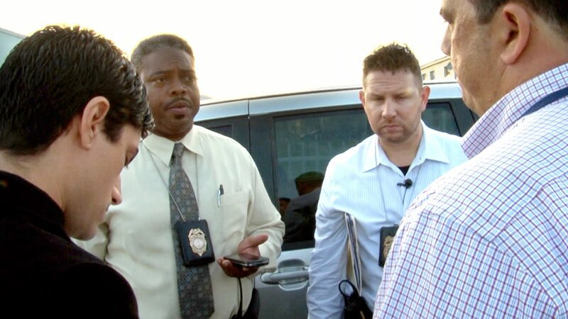 Vier Detektive stehen – Bild: uklib /​ Crime + Investigation /​ A+E Networks