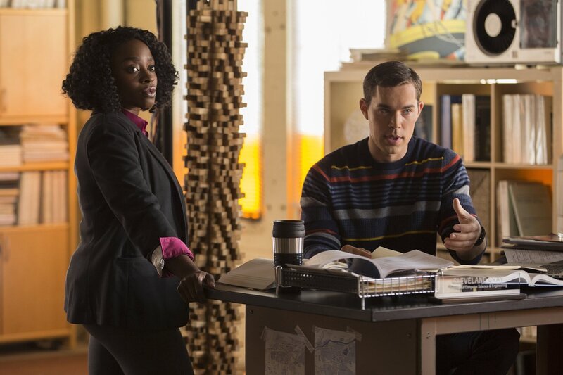 Nina Holiday (Idara Victor), Cleveland Gray (Paul Stuart) – Bild: PLURIMEDIA (Warner Bros)