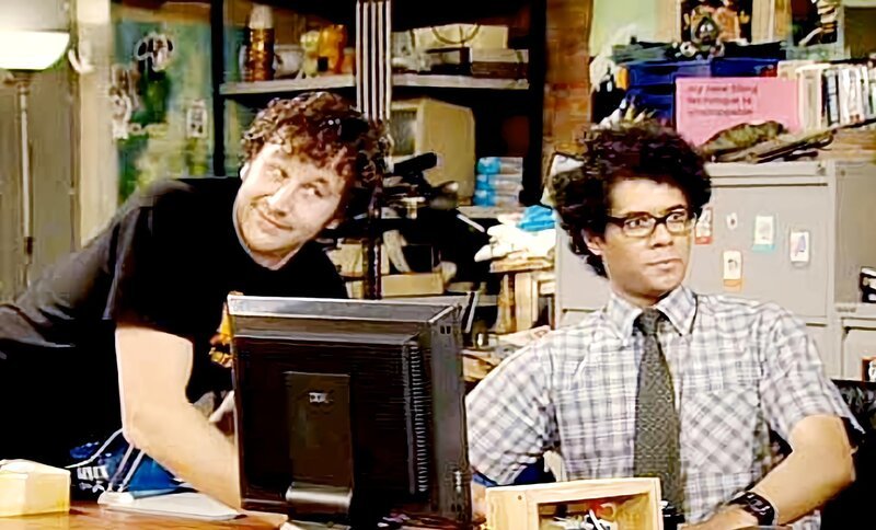 Roy (Chris O’Dowd, on the left) and blank geeky brilliance from Moss (Richard Ayoade). – Bild: ProSieben Fun