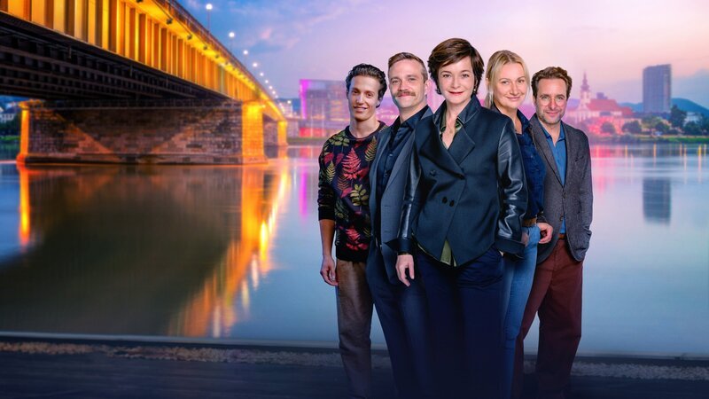 (v.li.): Aleks Malenov (Damyan Andreev), Stefan Pichlwanger (Michael Steinocher), Joe Haizinger (Katharina Pschamberger), Biggi Obergschwendter (Angelika Niedetzky), Richie Vitek (Alexander Pschill). – Bild: ORF/​Gebhardt Productions/​[M] Landsiedl [F] Ramstorfer/​Domenigg