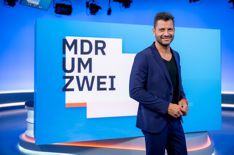 MITTELDEUTSCHER RUNDFUNK MDR um ZWEI Moderator Stefan Bernschein – Bild: MDR/Andreas Lander MITTELDEUTSCHER RUNDFUNK MDR um ZWEI Moderator Stefan Bernschein – Bild: MDR/Andreas Lander