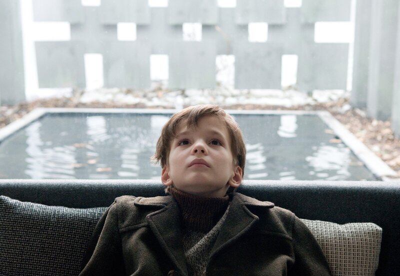 Felix (Eric und Marc Hermann) erweist sich als mathematisches Genie. – Bild: NDR/​ARD Degeto/​Stephan Rabold