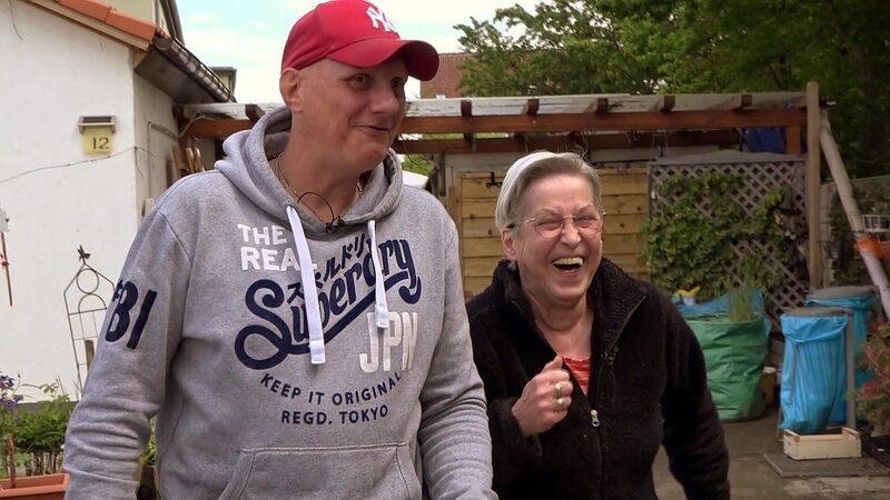 Elvis und Dagmar waren sehr gut befreundet. Nicht ohne Grund hat er sie mal die „Mutter Teresa der Benz-Baracken“ getauft.; Elvis und Dagmar waren sehr gut befreundet. Nicht ohne Grund hat er sie mal die „Mutter Teresa der Benz-Baracken“ getauft. – Bild: RTLZWEI