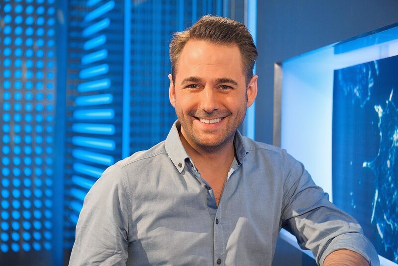 Moderator Dennis Wilms. – Bild: PLURIMEDIA