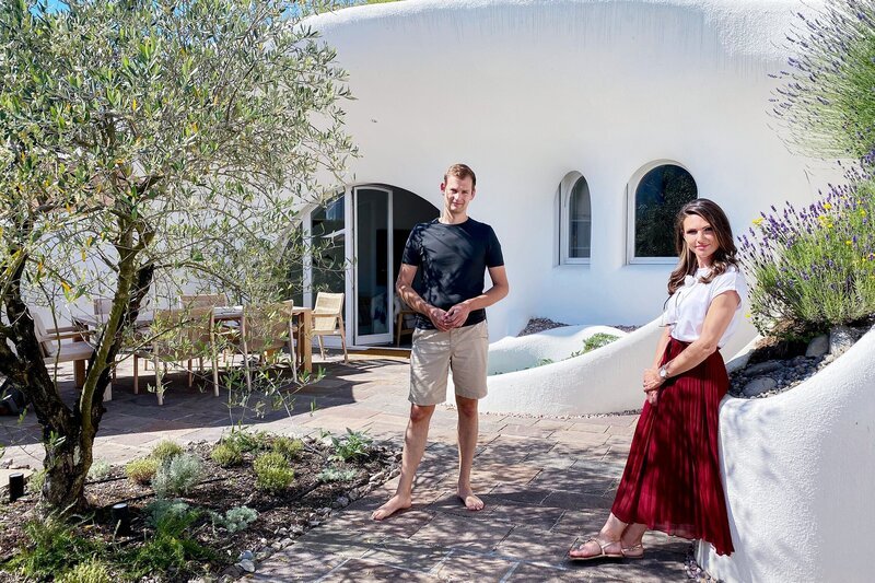 Ding Dong Folge 3 Viola Tami im Erdhaus von Michael Hess in Dietikon. – Bild: SRF