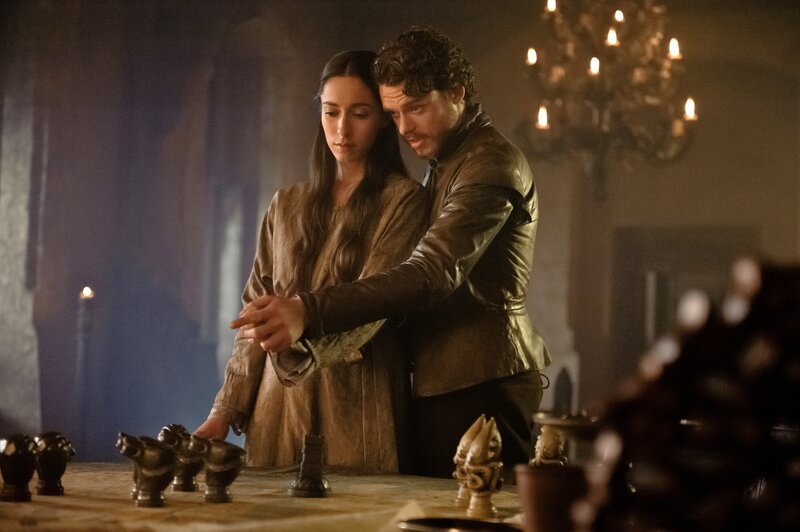 Talisa (Oona Chaplin) und Robb (Richard Madden) – Bild: Turner / HOME BOX OFFICE, INC. Talisa (Oona Chaplin) und Robb (Richard Madden) – Bild: Turner / HOME BOX OFFICE, INC.