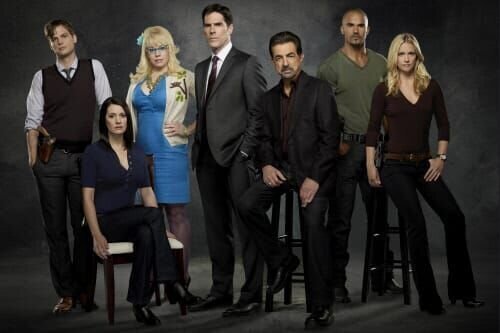 CRIMINAL MINDS – „Criminal Minds“ stars Matthew Gray Gubler stars as Dr. Spencer Reid, Paget Brewster as Emily Prentiss, Kirsten Vangsness as Penelope Garcia, Thomas Gibson as Aaron Hotch, Joe Mantegna as David Rossi, Shemar Moore as Derek Morgan and A.J. Cook as Jennifer Jareau. (ABC STUDIOS/​CLIFF LIPSON). – Bild: 13th Street