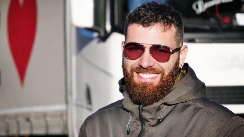 Lkw-Fahrer. – Bild: Warner Bros. Discovery