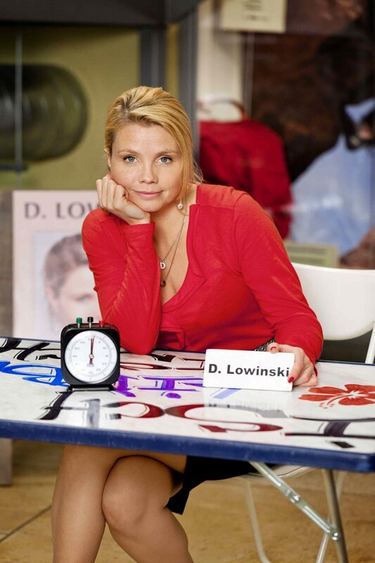 Daniela ‚Danni‘ Lowinski (Annette Frier) – Bild: SAT.1 /​ Frank Dicks Eigenproduktionsbild frei