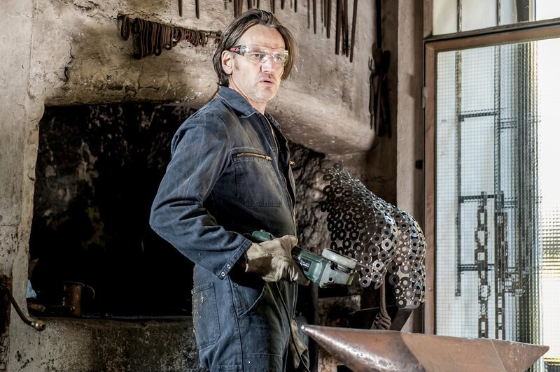 Mirkus Hahn (Edwin Dobler). – Bild: ORF 1