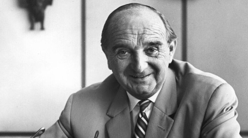 Im März 1949 gründet Max Herz gemeinsam mit seinem Kompagnon eine Firma für Kaffeerösterei. Heute zählt Tchibo zu Deutschlands größten Handelsunternehmen. – Bild: NDR/​Tchibo GmbH