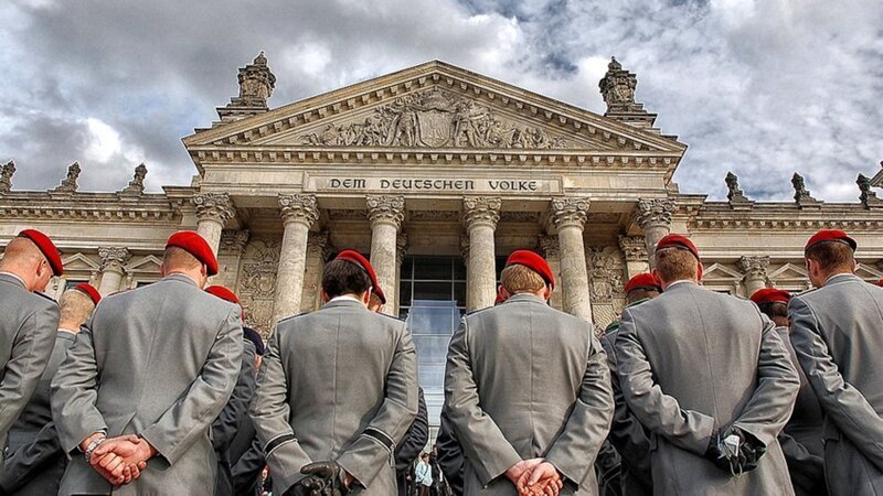 Deutsche Soldaten – sie stehen heute in einem Spannungsverhältnis zwischen historischen Brüchen und Kontinuitäten. – Bild: ZDF und G. Czekalla