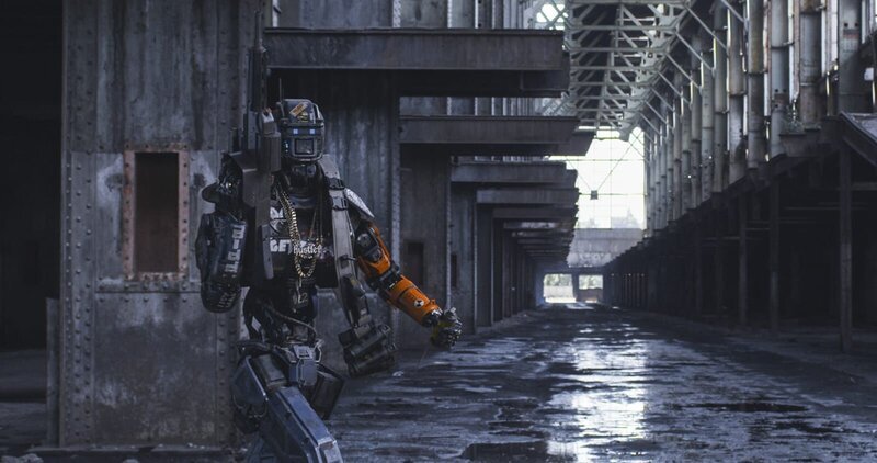 Chappie (Sharlto Copley) from Columbia Pictures’ action-adventure CHAPPIE. – Bild: Sony Pictures Releasing GmbH / MKNS Chappie (Sharlto Copley) from Columbia Pictures’ action-adventure CHAPPIE. – Bild: Sony Pictures Releasing GmbH / MKNS