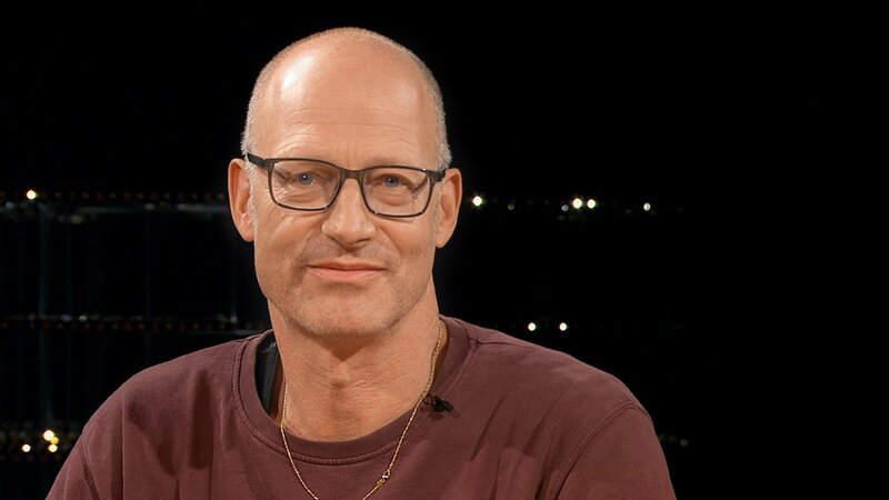 Joachim Meyerhoff, Schauspieler und Autor, mit Moderatorin Barbara Bleisch – Bild: SRF