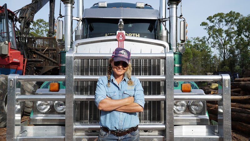 Mel Michelsen with her truck – Bild: Prospero Productions