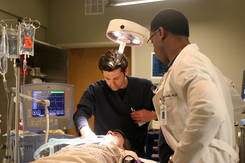 102004_9588 -- COMPLICATIONS – „WINNING A BATTLE, LOOSING A WAR“ (ABC/​MICHAEL ANSELL)PATRICK DEMPSEY, ISAIAH WASHINGTON GREYS_Y1_2H_L – Bild: sixx