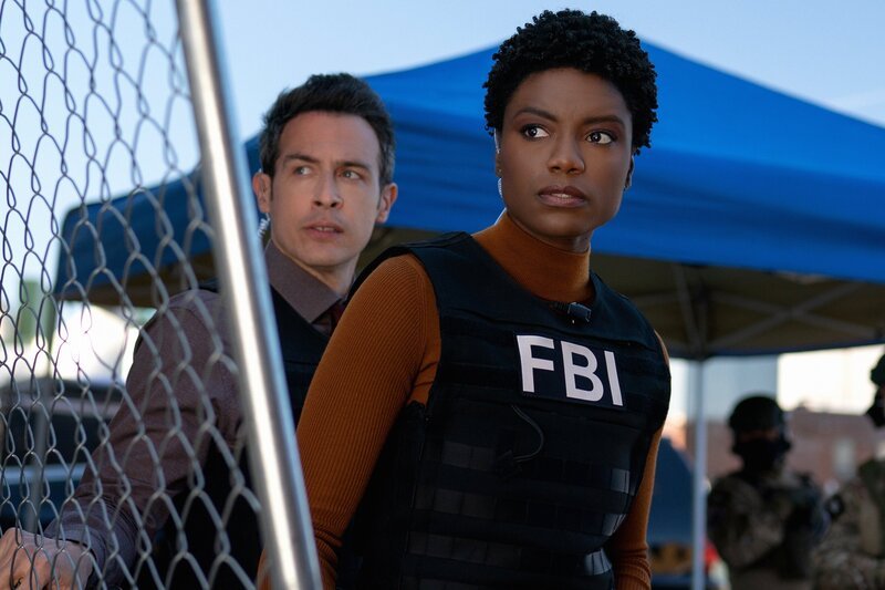 Special Agent Stuart Scola (John Boyd, l.); Special Agent Tiffany Wallace (Katherine Renee Turner, r.) – Bild: Michael Parmelee