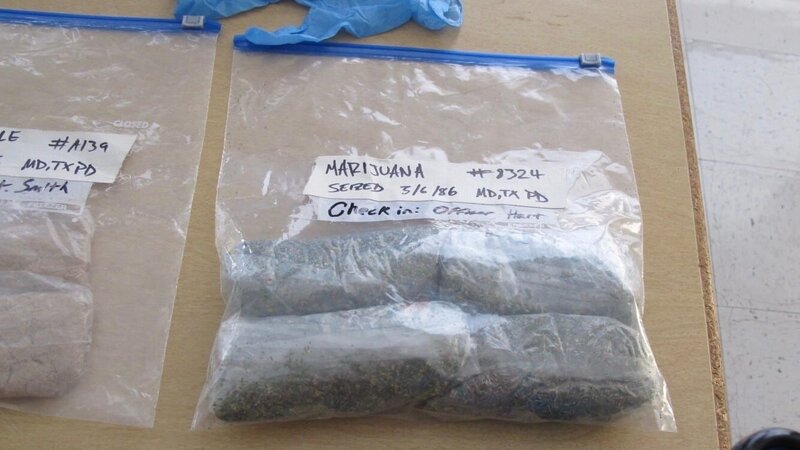 A prop confiscated bag of marijuana. – Bild: Discovery Communications