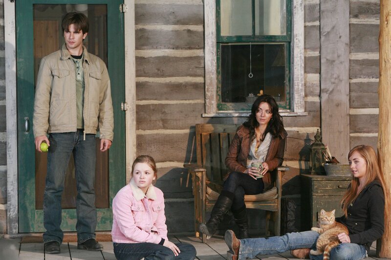 (v.l.n.r.) Ty Borden (Graham Wardle); Mallory Wells (Jessica Amlee); Samantha Louise ‚Lou‘ Fleming (Michelle Morgan); Amy Fleming (Amber Marshall) – Bild: RTL Passion