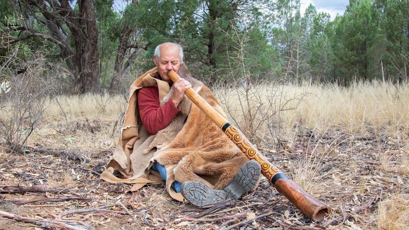 Urige Klänge: Die australischen Didgeridoos gehören zu den ältesten Instrumenten der Welt. – Bild: Ampersand
