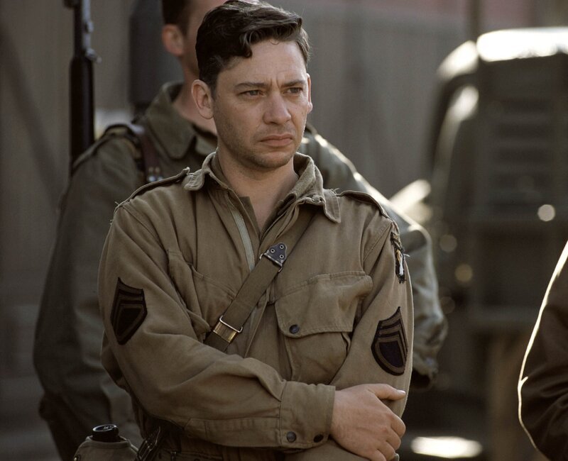 Dexter Fletcher (John Martin) – Bild: PLURIMEDIA /​ Home Box Office (HBO)