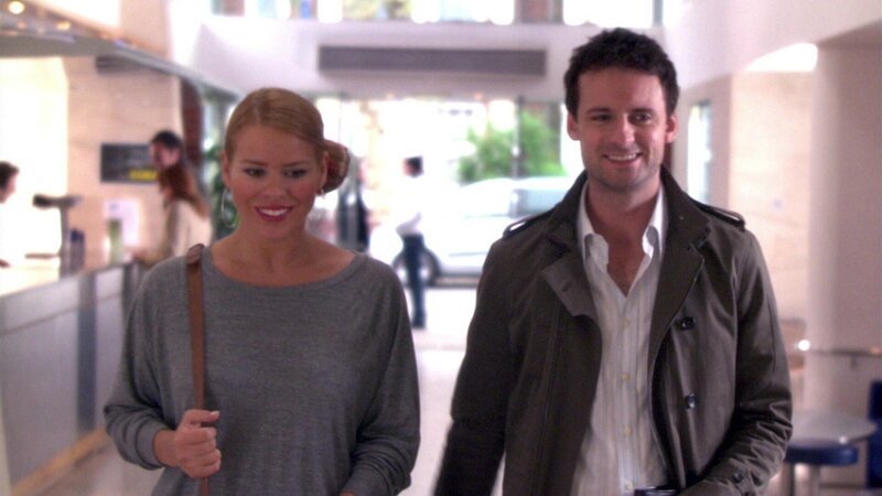 Belle (Billie Piper) und Alex (Callum Blue) – Bild: RTL /​ Studio Hamburg Enterprises GmbH