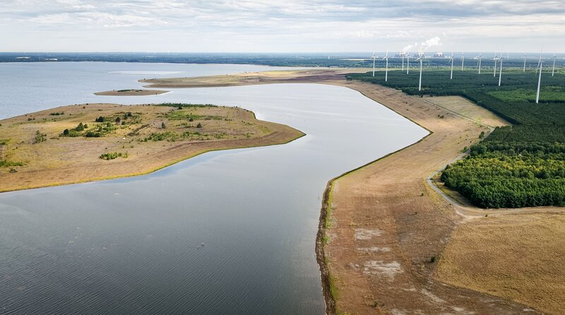 Der Ostsee hat seinen Füllstand erreicht. – Bild: rbb/​Norman Gäbler