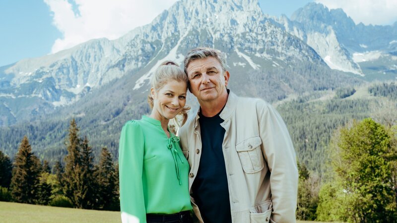 Hilde Dalik (Karin Bachmeier), Hans Sigl (Dr. Martin Gruber). – Bild: ORF/ZDF/Sabine Finger Hilde Dalik (Karin Bachmeier), Hans Sigl (Dr. Martin Gruber). – Bild: ORF/ZDF/Sabine Finger