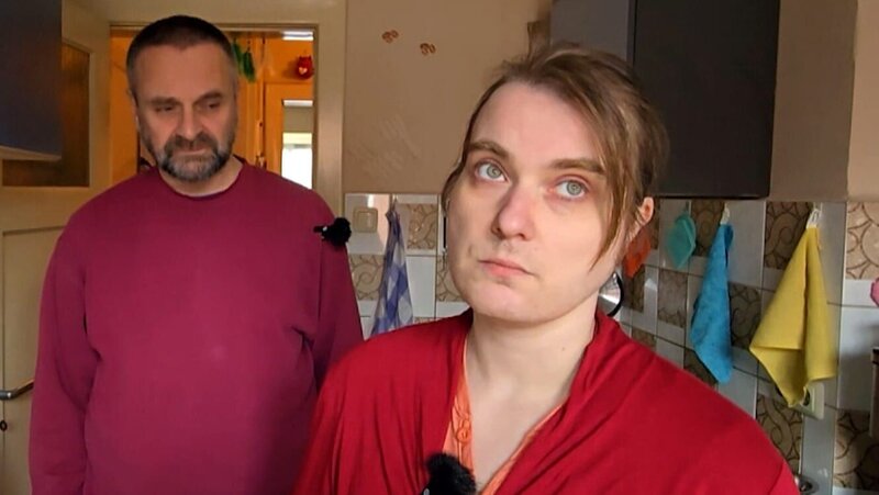 Olaf und Jessica versuchen  ihr Leben neu zu ordnen. – Bild: RTLZWEI