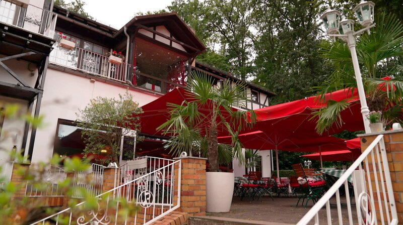 Eine neue Folge der „Legendärsten Gasthäuser“. Wohin lohnt sich ein Ausflug? Wo schmeckt es? Eine Reise durch Brandenburg mit vielen Entdeckungen und Tipps – und natürlich den besten Schnitzeln. – Grenznah. – Bild: rbb