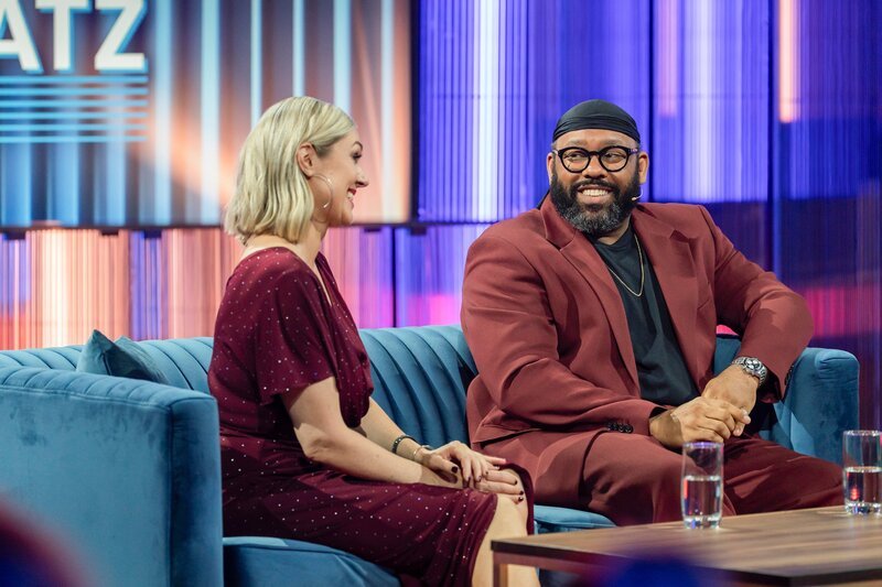 Ruth Moschner und David Mayonga (Roger Rekless). – Bild: BR/​Redseven Entertainment GmbH/​Marco Nagel