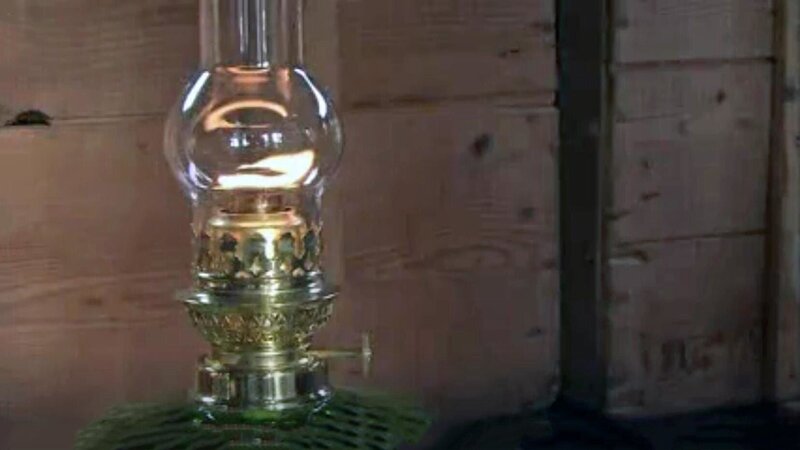 Petroleumlampe – Bild: PLURIMEDIA (Discovery Science /​ Capture vidéo)