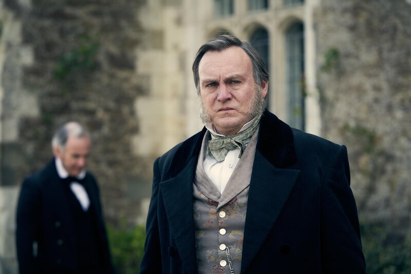 James Trenchard (Philip Glenister) – Bild: RTL /​ Carnival Film & Television