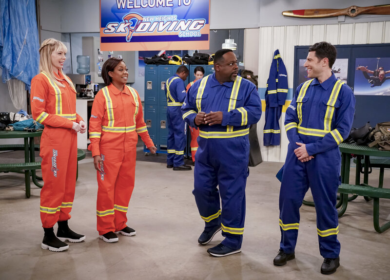 (v.l.n.r.) Kristen (Riki Lindhome); Tina Butler (Tichina Arnold); Calvin Butler (Cedric the Entertainer); Dave Johnson (Max Greenfield) – Bild: © 2020 CBS Broadcasting, Inc.  /​ Sonja Flemming /​ Sonja Flemming