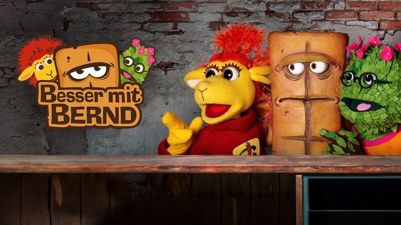 Chili das Schaf, Brotfluencer Bernd das Brot, und Briegel der Busch testen in „Besser mit Bernd“ lustige Life Hacks. – Bild: KiKA/​bumm film GmbH